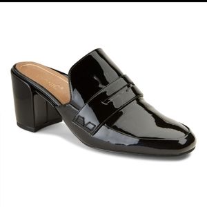 NWOT Vionic patent block heel mules